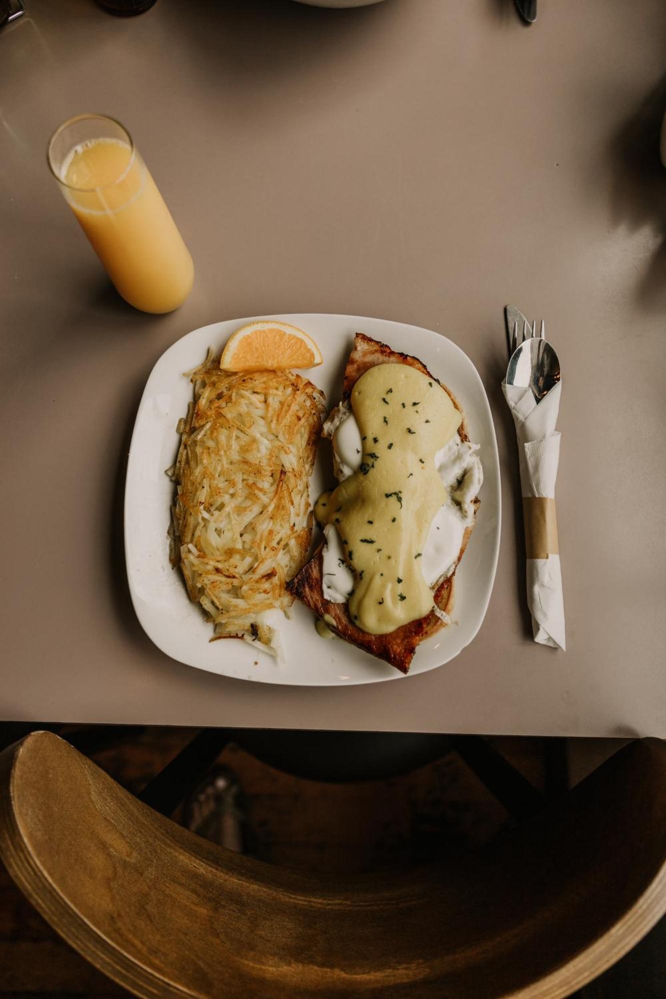 The Brooks Hotel Restaurant And Lounge 월리스 외부 사진