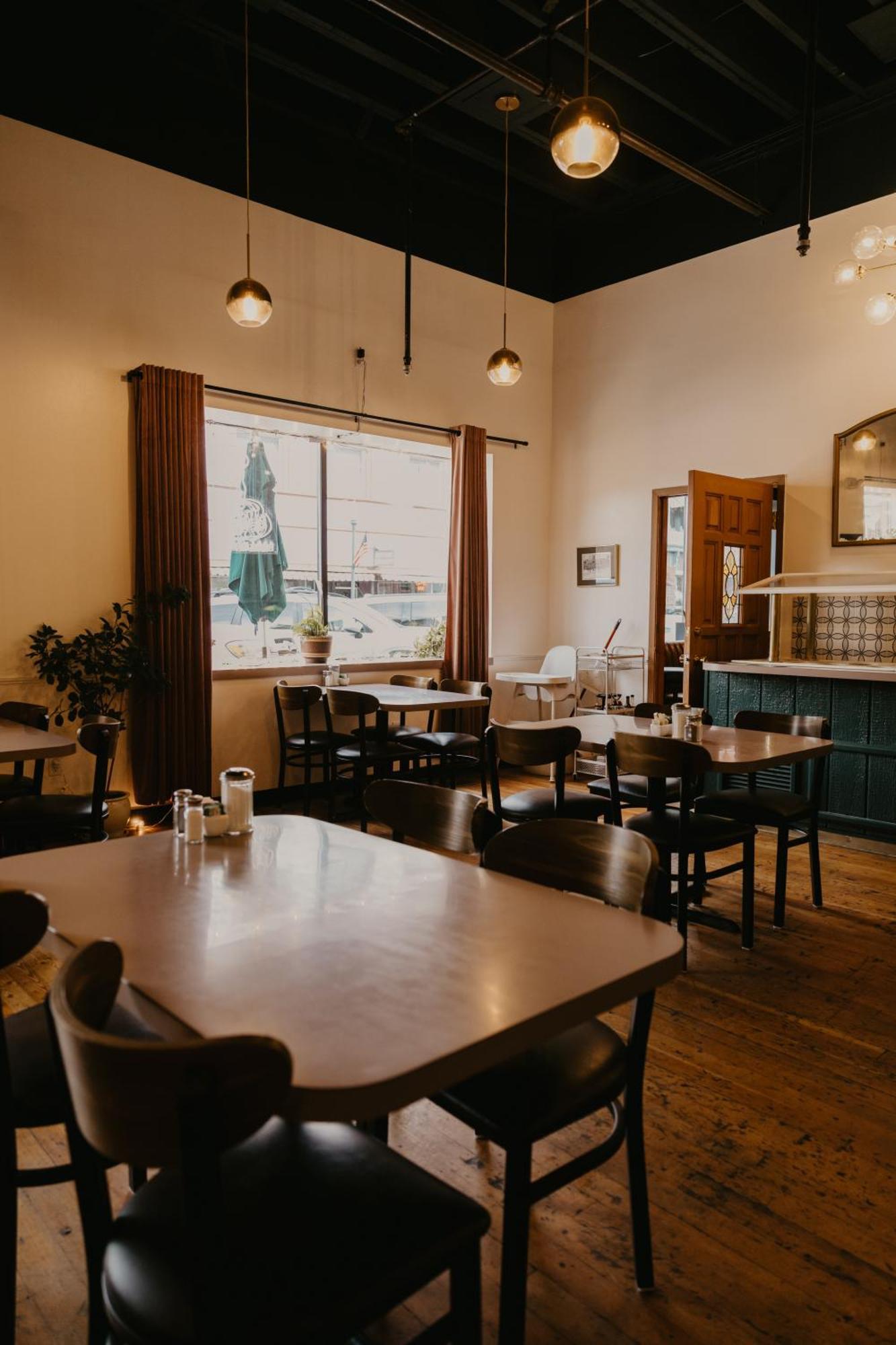The Brooks Hotel Restaurant And Lounge 월리스 외부 사진