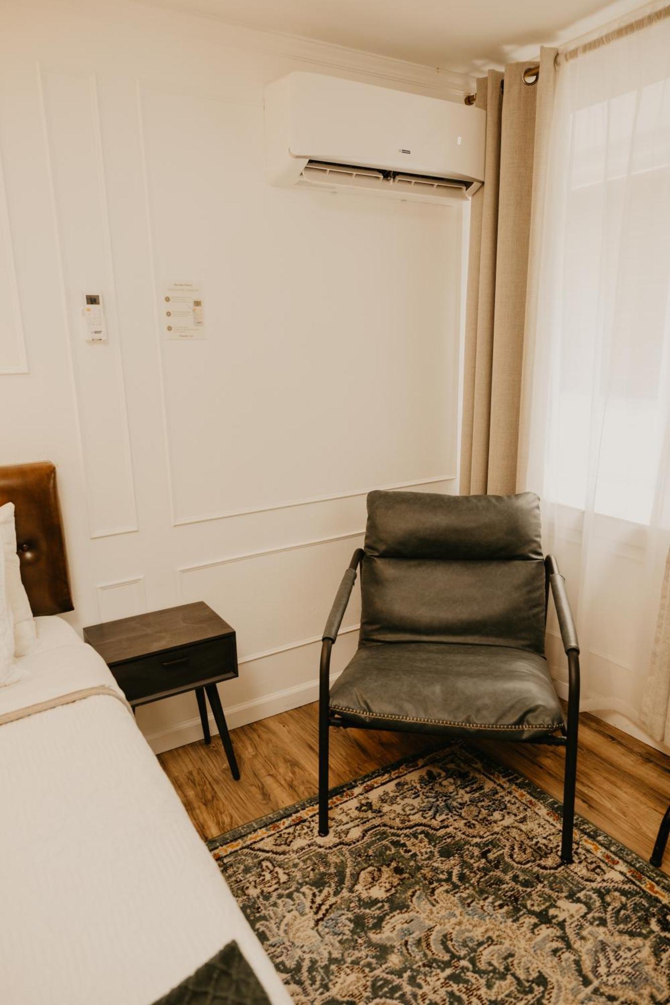 The Brooks Hotel Restaurant And Lounge 월리스 외부 사진