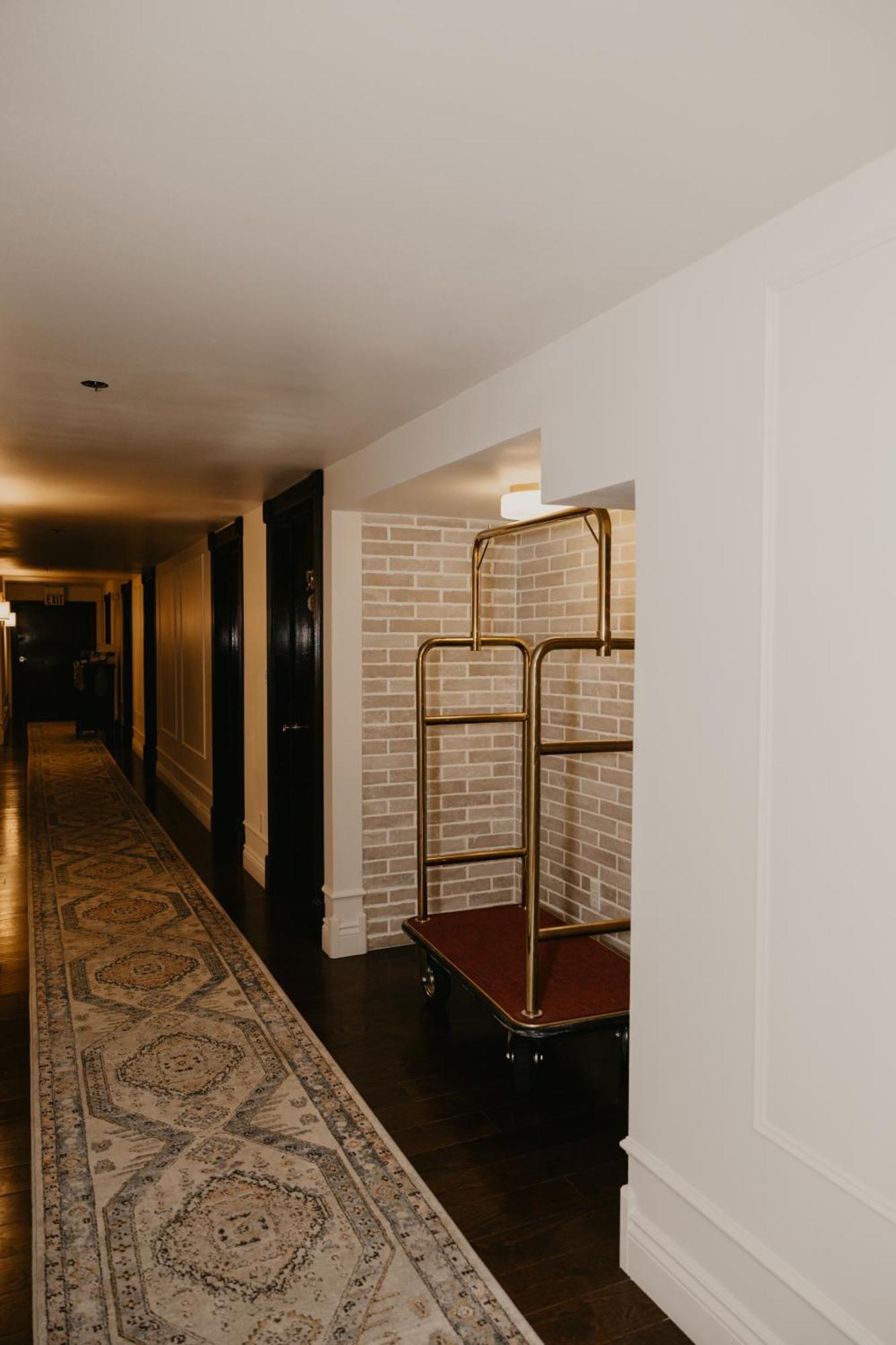 The Brooks Hotel Restaurant And Lounge 월리스 외부 사진